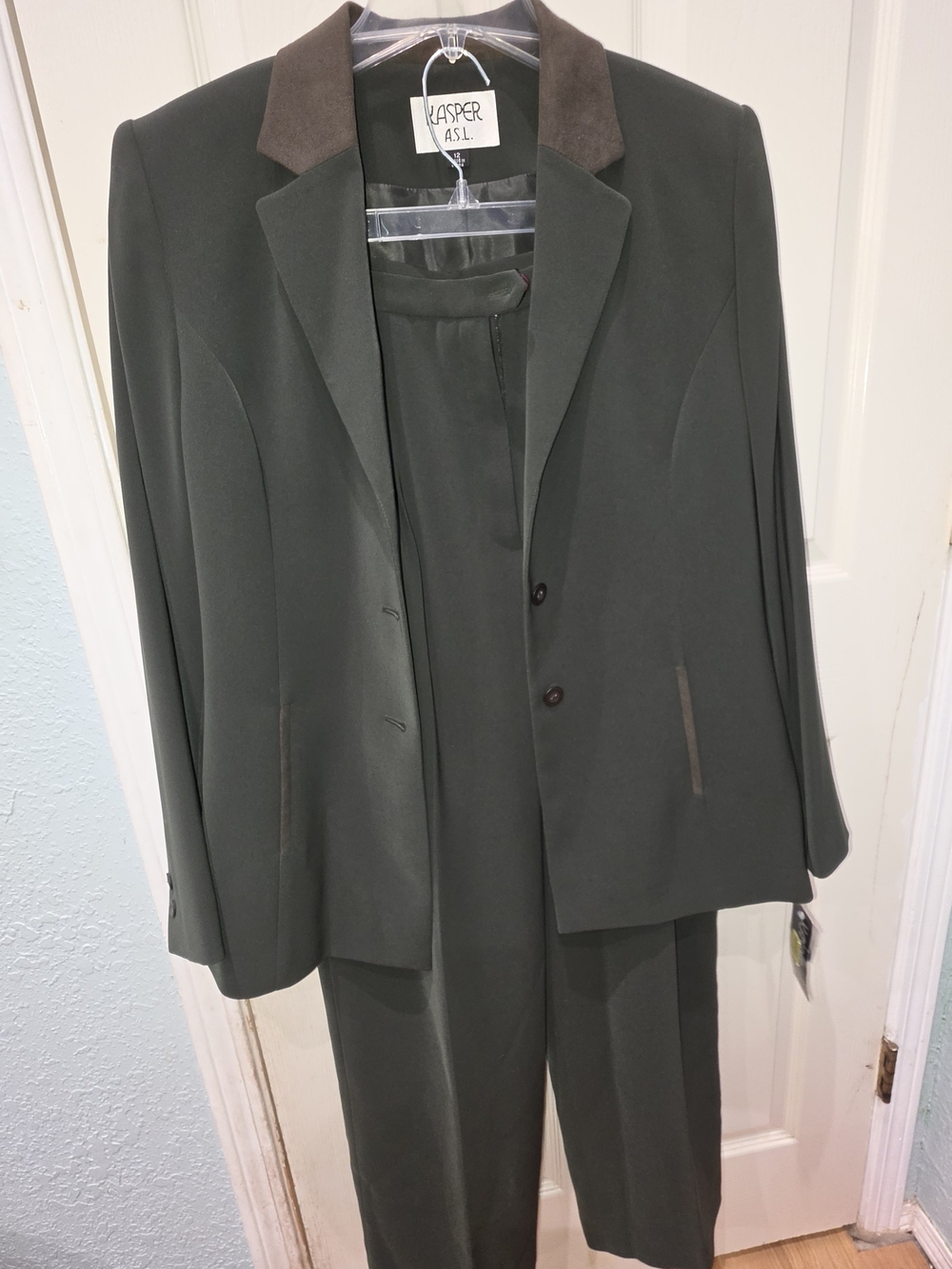 Kasper Woman Dark Olive Two-Piece Suit with Brown Contrast Collar